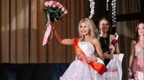 R­u­s­y­a­­d­a­ ­p­a­p­a­z­ı­n­ ­e­ş­i­ ­g­ü­z­e­l­l­i­k­ ­y­a­r­ı­ş­m­a­s­ı­n­a­ ­k­a­t­ı­l­d­ı­